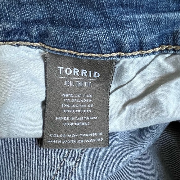 TORRID Rainbow Pride Exposed Button Fly Cuffed Shorts EUC - Picture 11 of 11